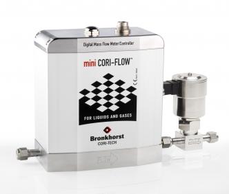 Промышленный кориолисовый массовый расходомер-регулятор расхода miniCORI-FLOW М15 с клапаном C5