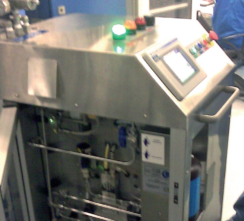 Установка динамического приготовления раствора очищающей жидкости и физраствора на основе расходомеров miniCORI-FLOW