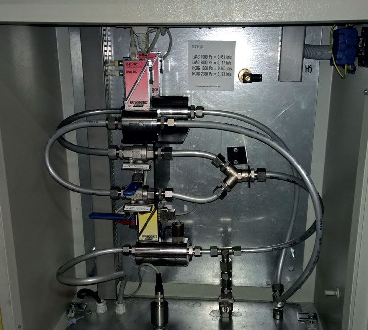 Регулятор давления EL-PRESS и расходомер EL-FLOW в системе проверки герметичности Bronkhorst
